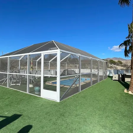 Casita Esta Aqui * Urcal